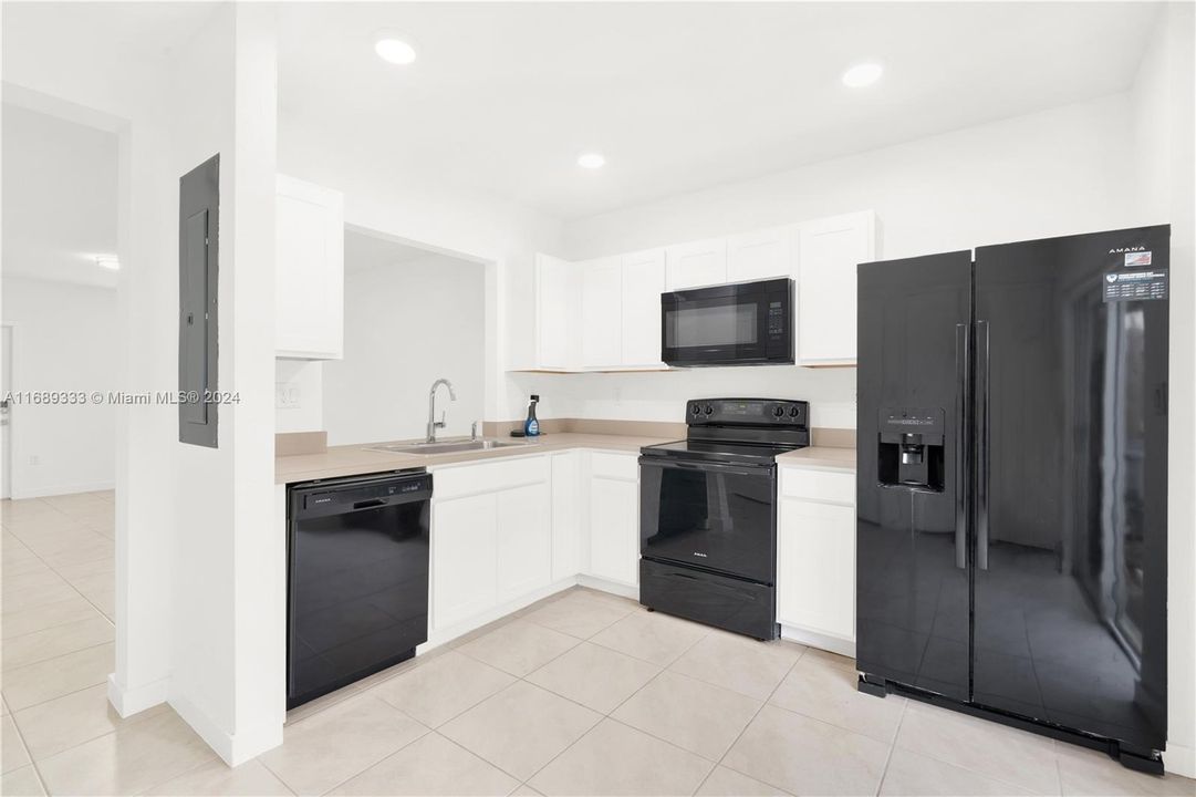 For Rent: $2,250 (2 beds, 2 baths, 1208 Square Feet)