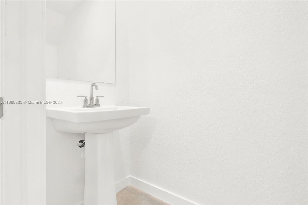 For Rent: $2,250 (2 beds, 2 baths, 1208 Square Feet)