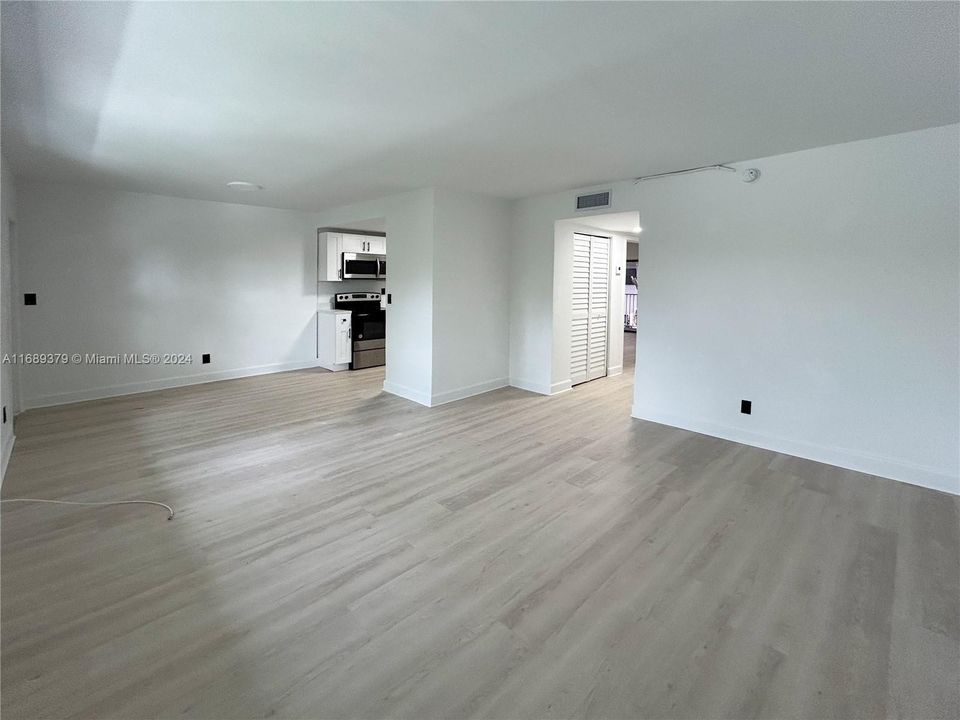 For Rent: $2,195 (2 beds, 1 baths, 875 Square Feet)