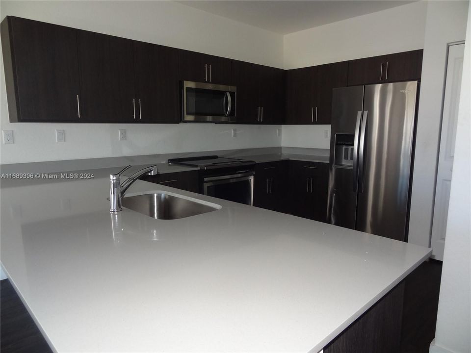 For Rent: $2,750 (3 beds, 2 baths, 1481 Square Feet)