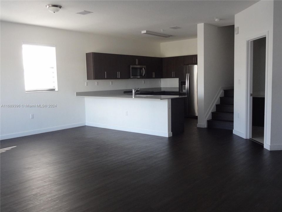 For Rent: $2,750 (3 beds, 2 baths, 1481 Square Feet)