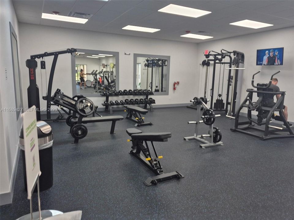 For Sale: $225,000 (1 beds, 1 baths, 767 Square Feet)