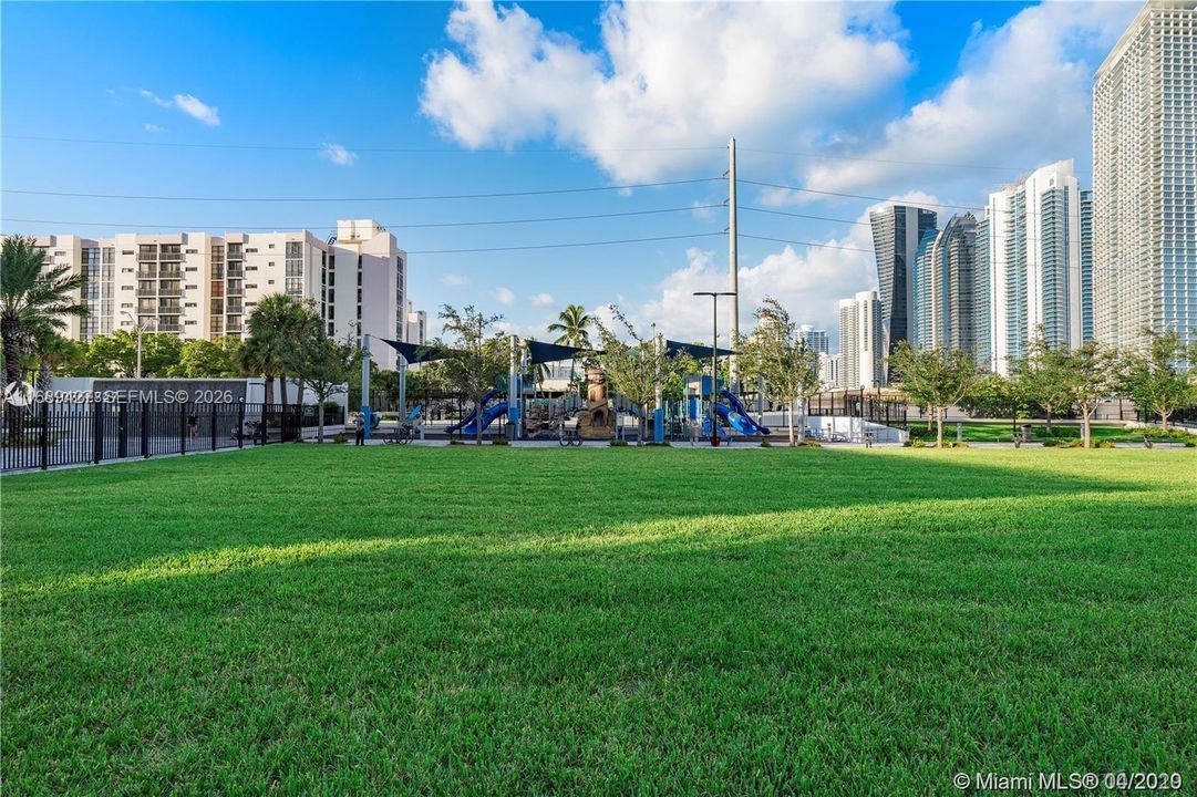 Park in front with activities!