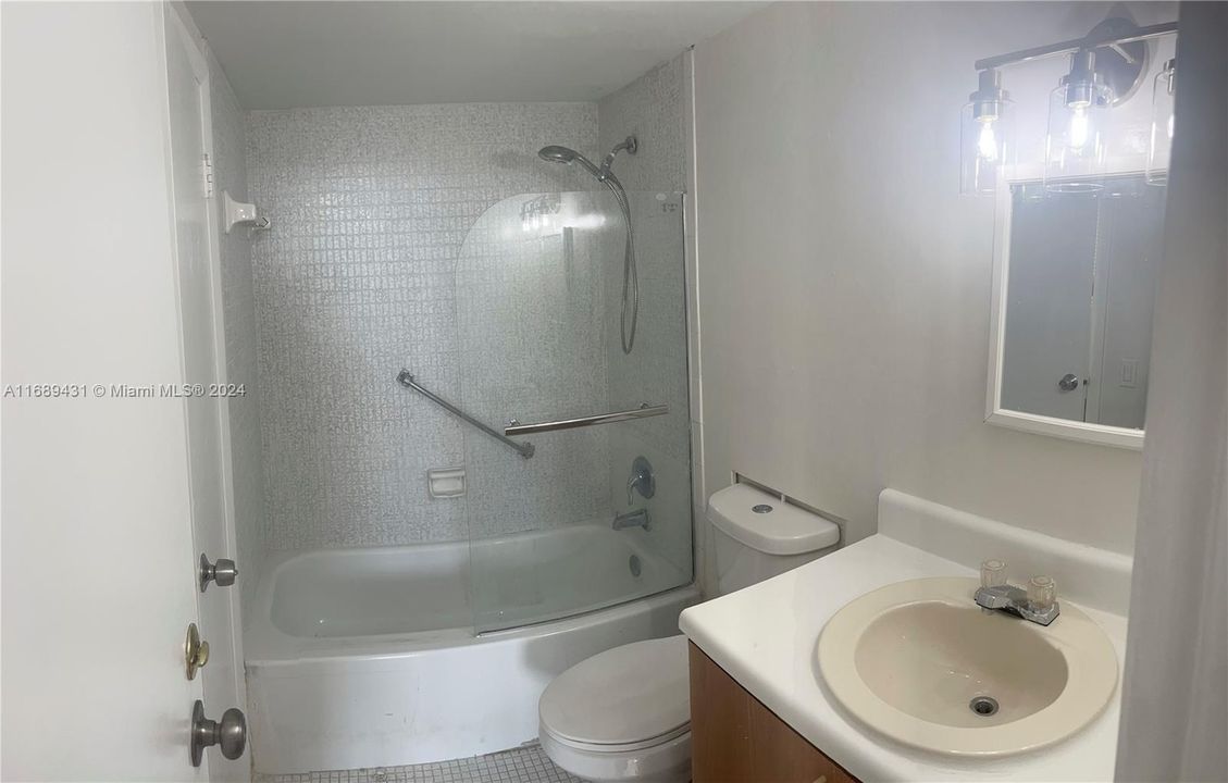 For Rent: $1,600 (1 beds, 1 baths, 658 Square Feet)