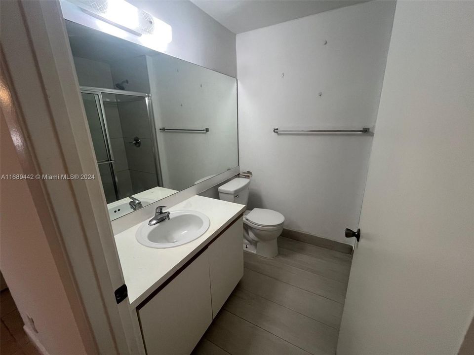 В аренду: $1,950 (2 спален, 2 ванн, 807 Квадратных фут)