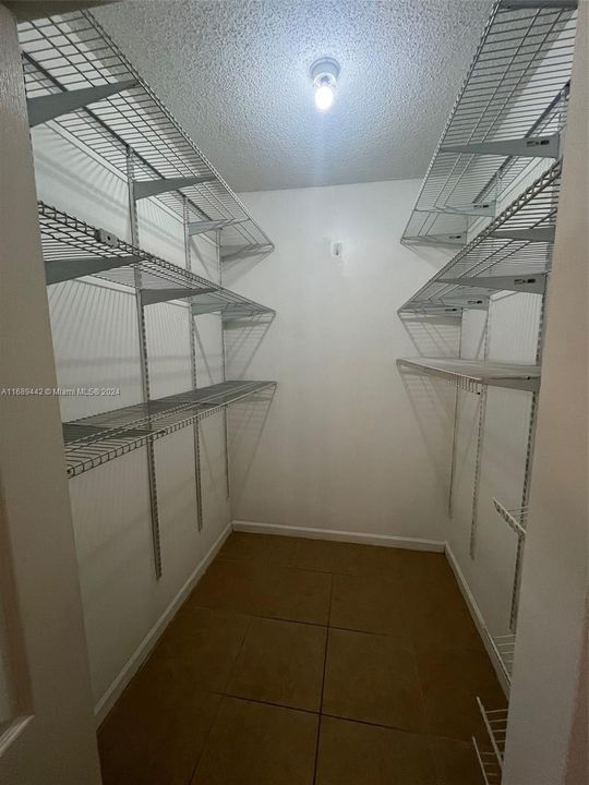 В аренду: $1,950 (2 спален, 2 ванн, 807 Квадратных фут)