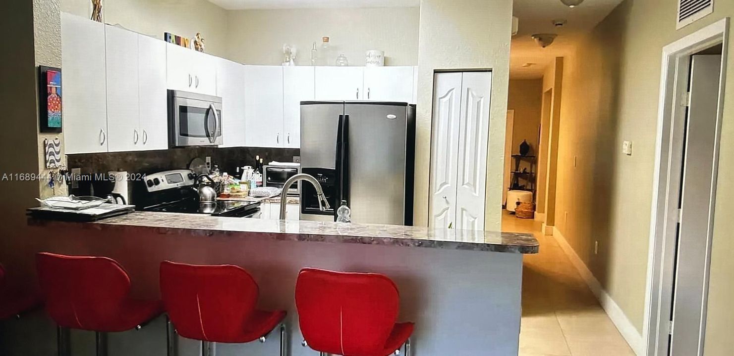 For Rent: $3,000 (3 beds, 2 baths, 1230 Square Feet)