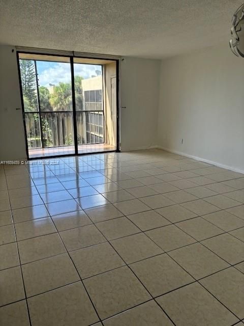 For Sale: $260,000 (2 beds, 2 baths, 1030 Square Feet)