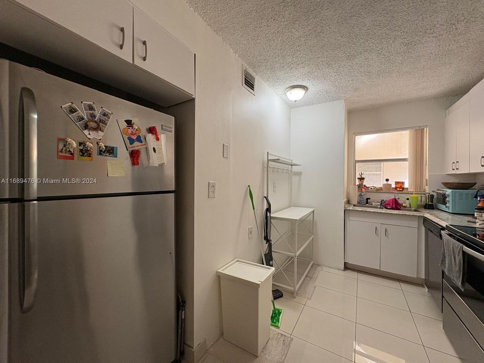 For Rent: $1,850 (1 beds, 1 baths, 680 Square Feet)