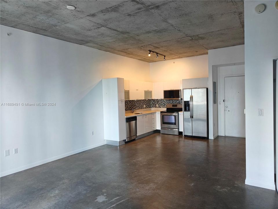 For Rent: $2,375 (1 beds, 1 baths, 651 Square Feet)