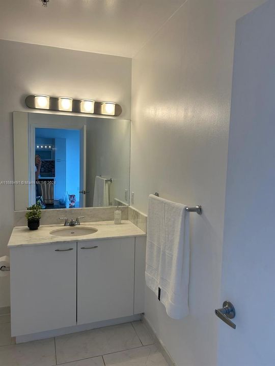 For Rent: $2,375 (1 beds, 1 baths, 651 Square Feet)