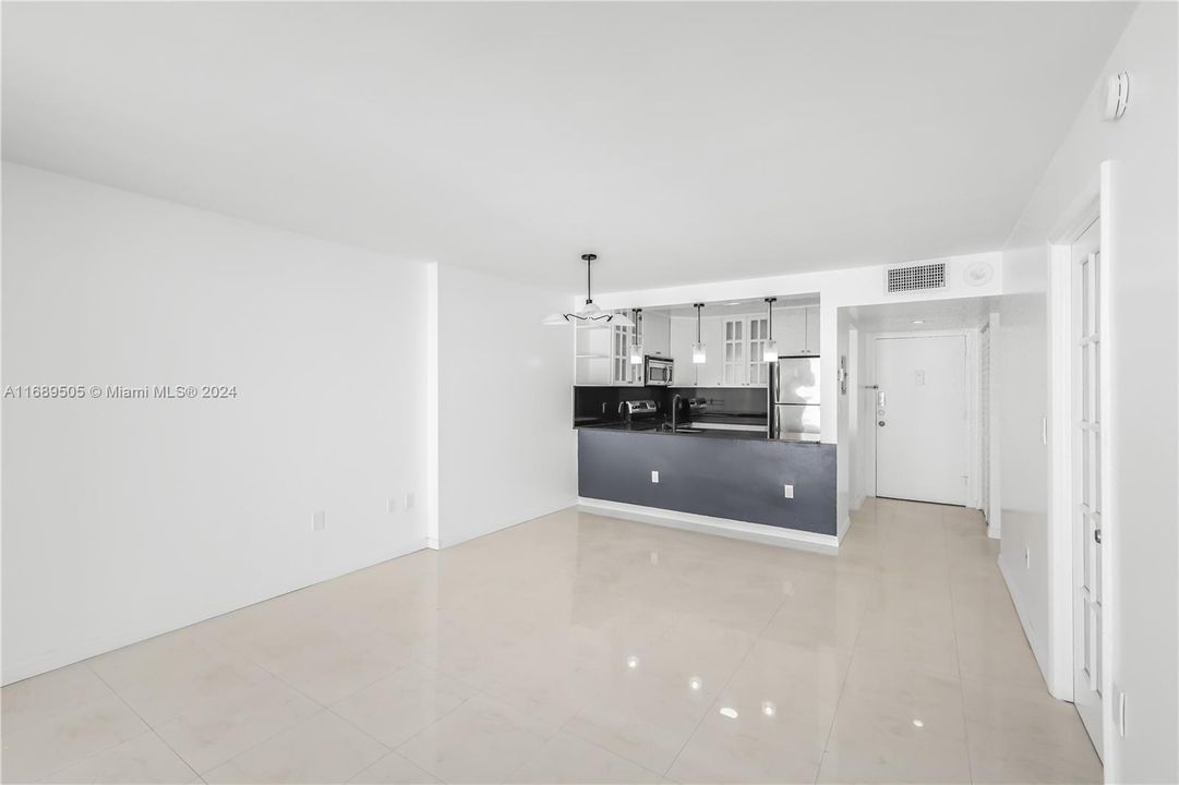 For Rent: $3,100 (1 beds, 1 baths, 654 Square Feet)