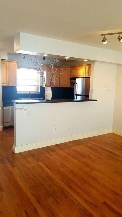 For Rent: $2,500 (1 beds, 1 baths, 700 Square Feet)