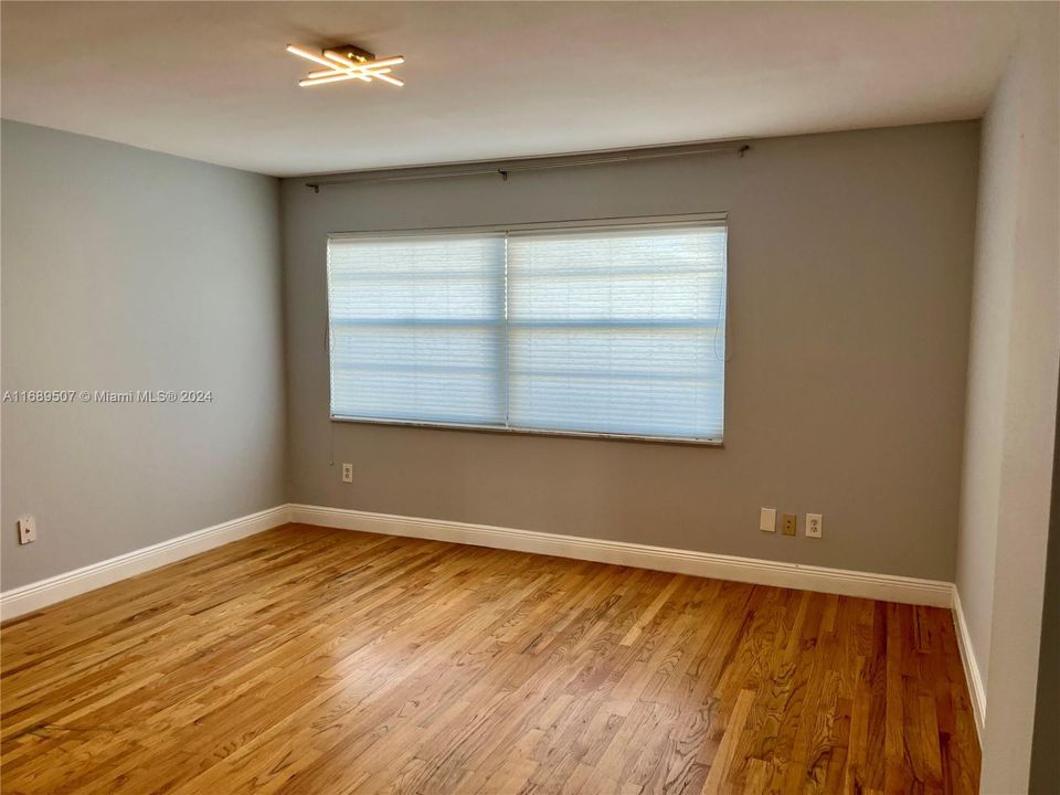 For Rent: $2,500 (1 beds, 1 baths, 700 Square Feet)