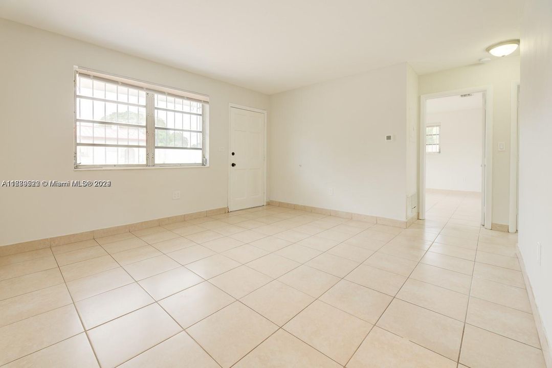 For Rent: $2,500 (2 beds, 1 baths, 1575 Square Feet)