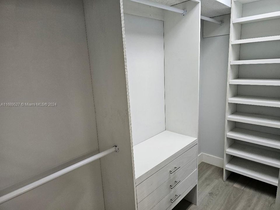 WALK-IN CLOSETS