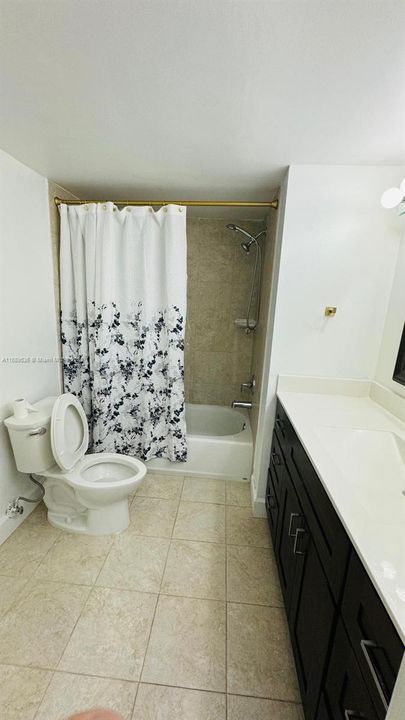 For Rent: $1,900 (1 beds, 1 baths, 887 Square Feet)