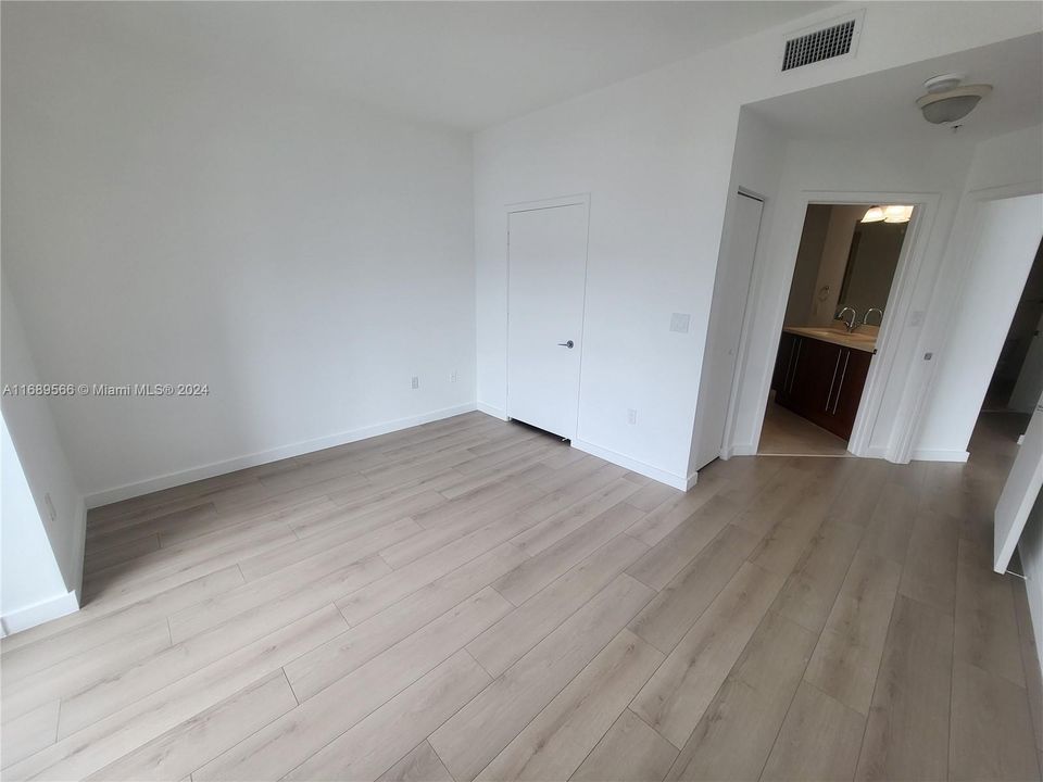 For Rent: $4,300 (2 beds, 2 baths, 1107 Square Feet)