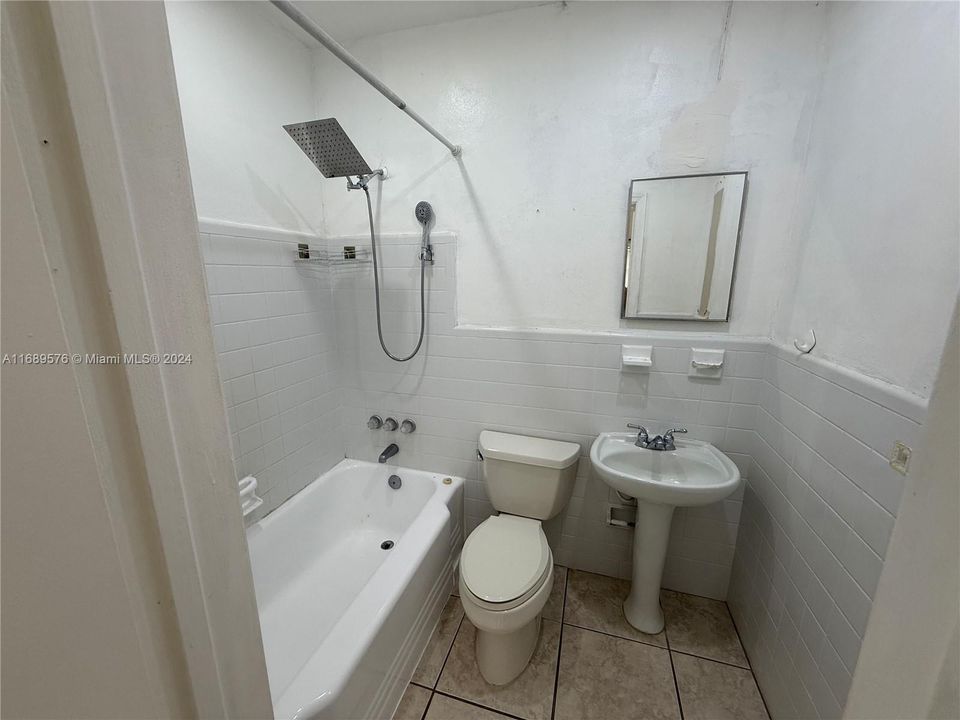 For Rent: $2,200 (2 beds, 1 baths, 1413 Square Feet)