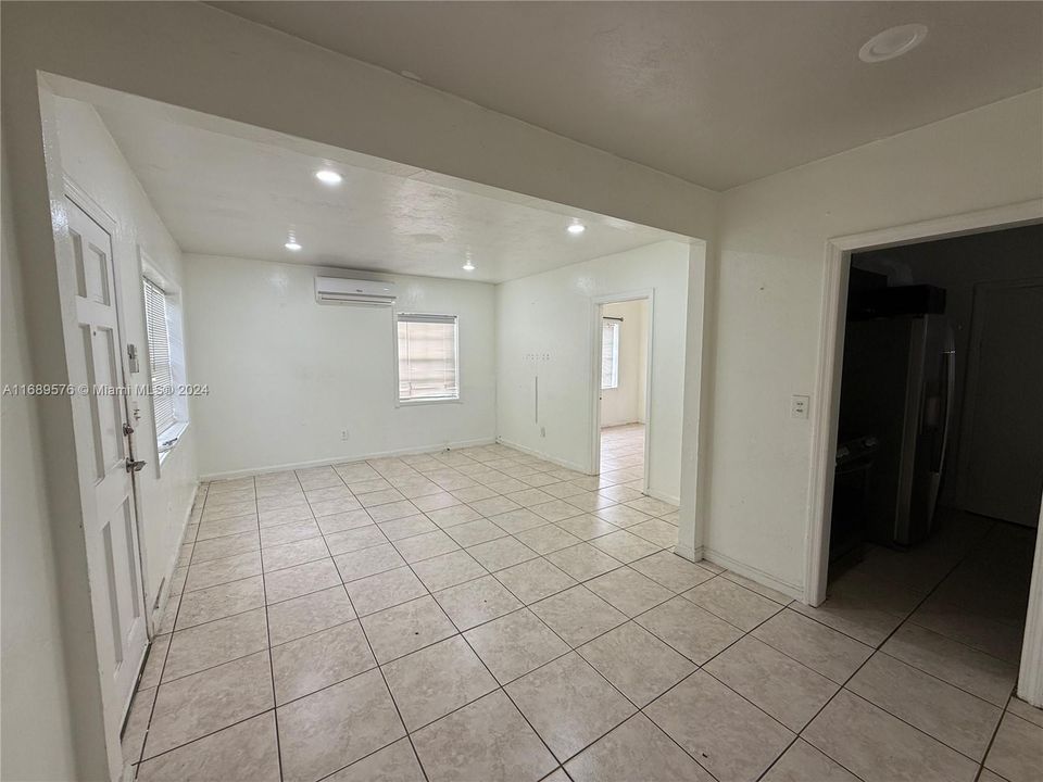 For Rent: $2,200 (2 beds, 1 baths, 1413 Square Feet)