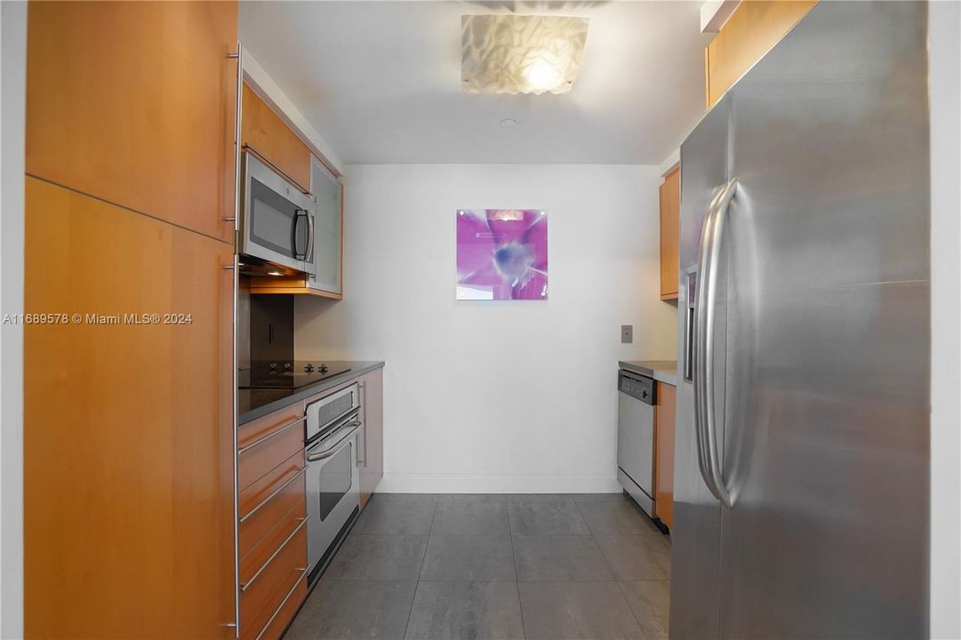 For Rent: $3,700 (1 beds, 1 baths, 808 Square Feet)