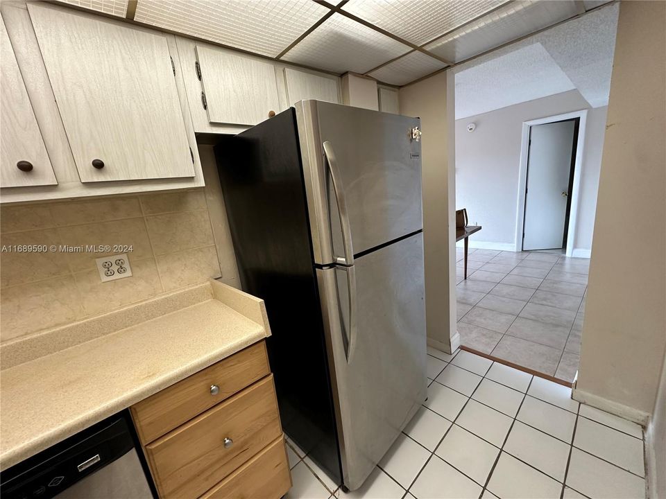 For Rent: $2,200 (2 beds, 2 baths, 798 Square Feet)