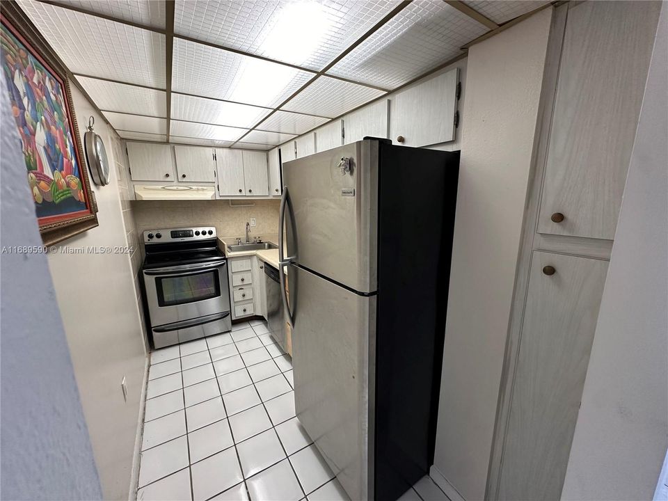 For Rent: $2,200 (2 beds, 2 baths, 798 Square Feet)