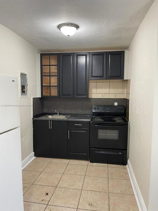 For Rent: $1,150 (1 beds, 1 baths, 992 Square Feet)