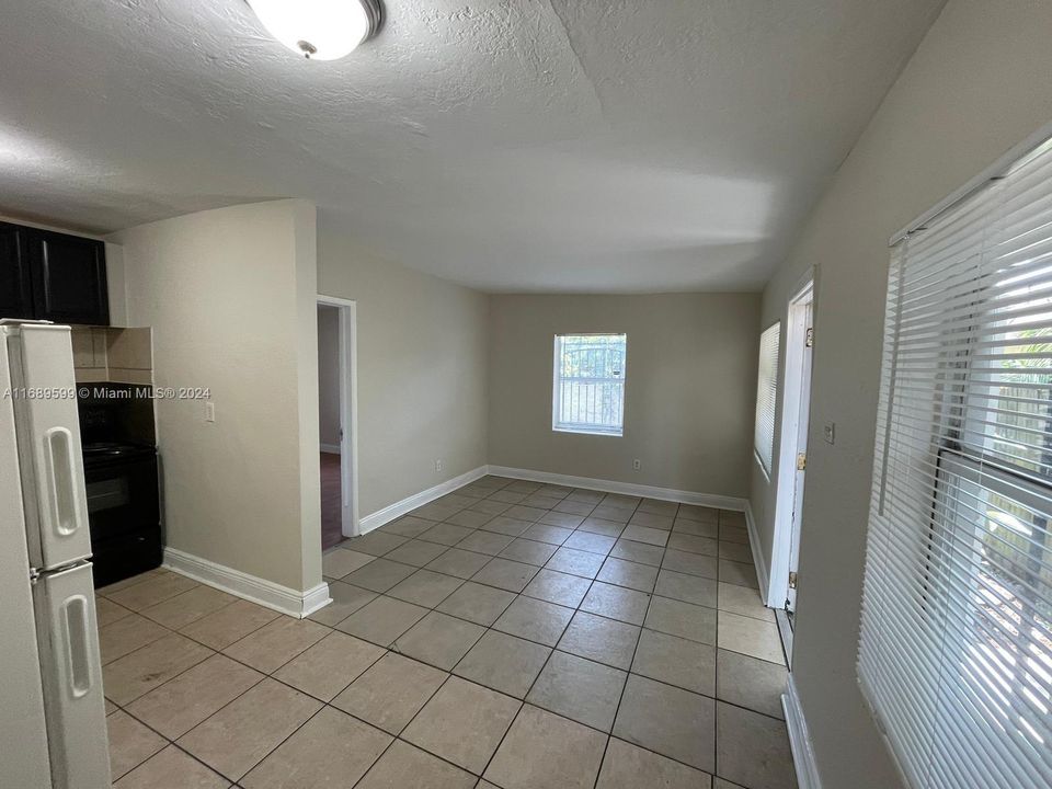 For Rent: $1,150 (1 beds, 1 baths, 992 Square Feet)