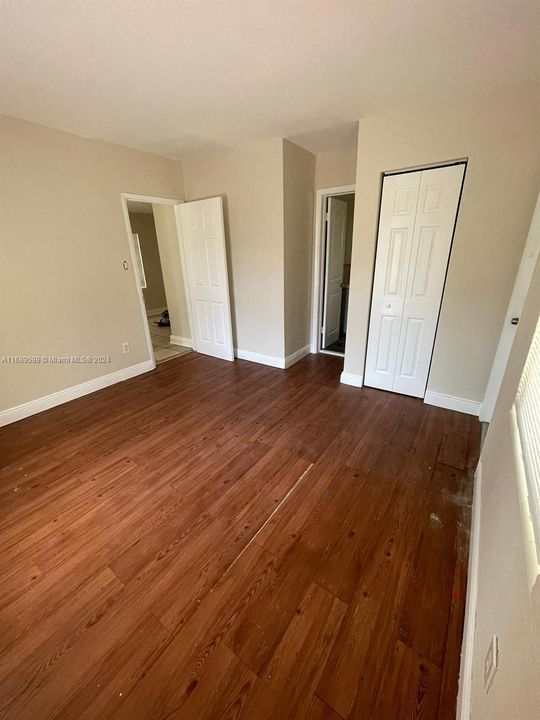 For Rent: $1,150 (1 beds, 1 baths, 992 Square Feet)