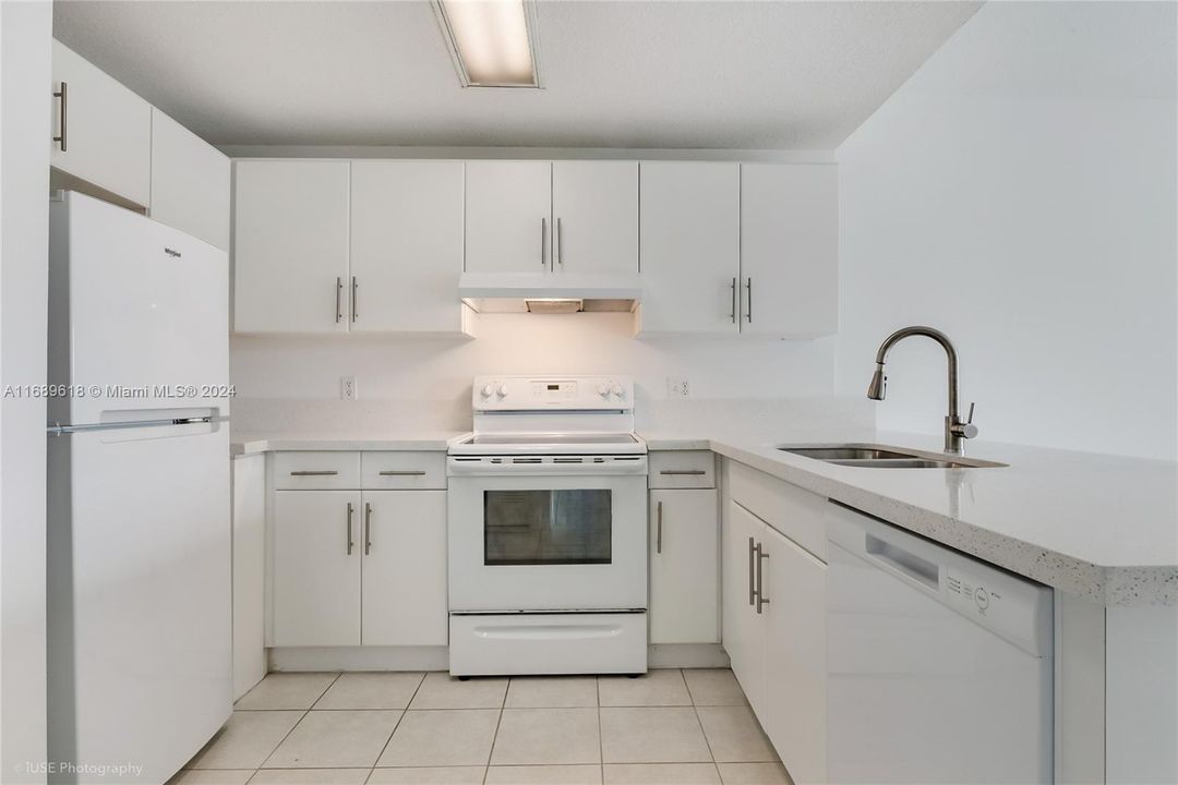 For Rent: $2,100 (1 beds, 1 baths, 561 Square Feet)