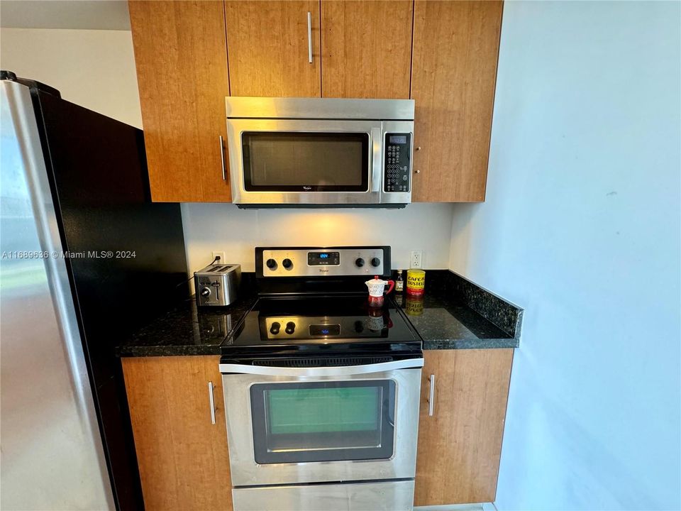 For Rent: $3,700 (2 beds, 2 baths, 953 Square Feet)