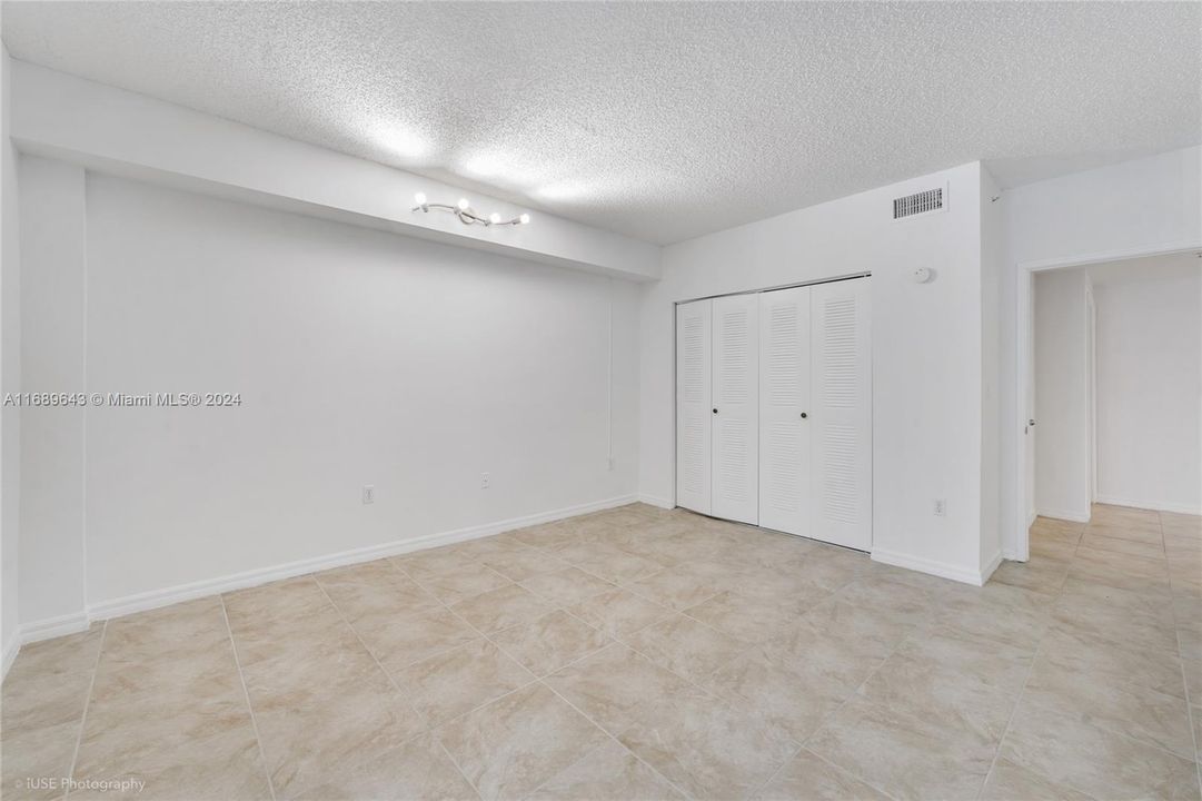 For Rent: $2,550 (2 beds, 1 baths, 862 Square Feet)