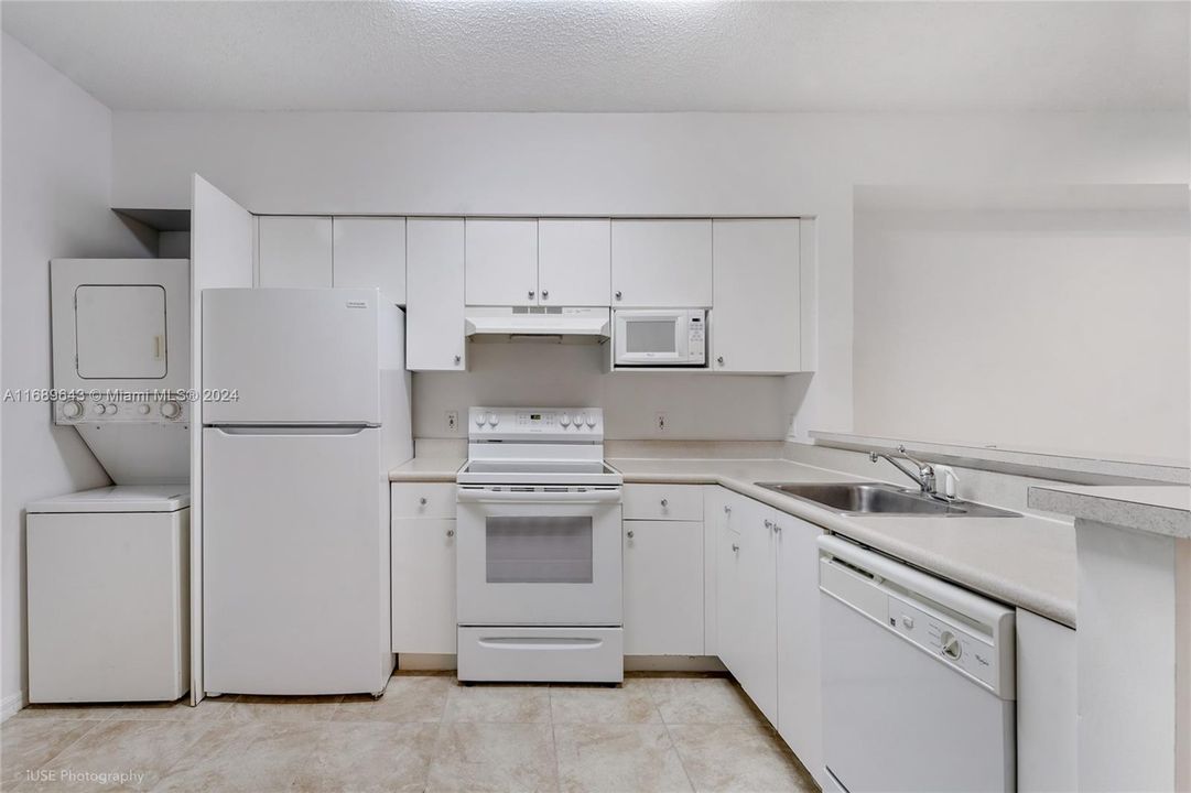 For Rent: $2,550 (2 beds, 1 baths, 862 Square Feet)