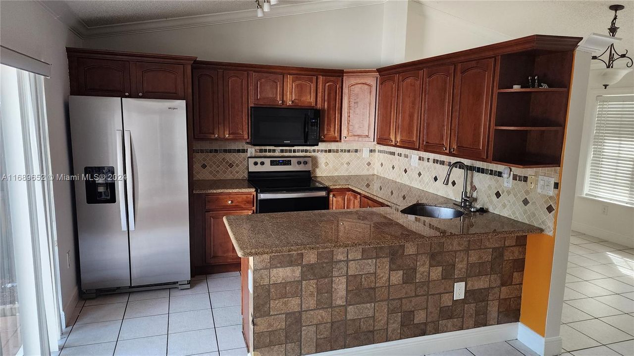 For Rent: $2,900 (4 beds, 2 baths, 1315 Square Feet)