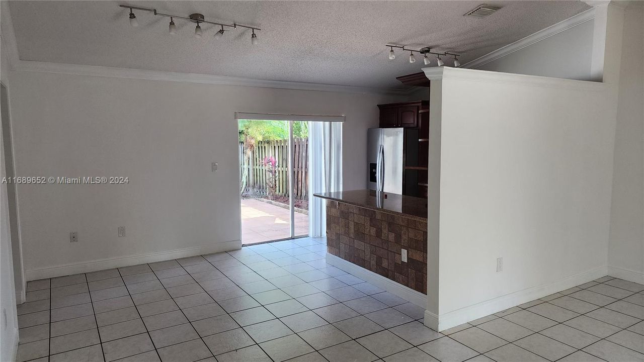 For Rent: $2,900 (4 beds, 2 baths, 1315 Square Feet)