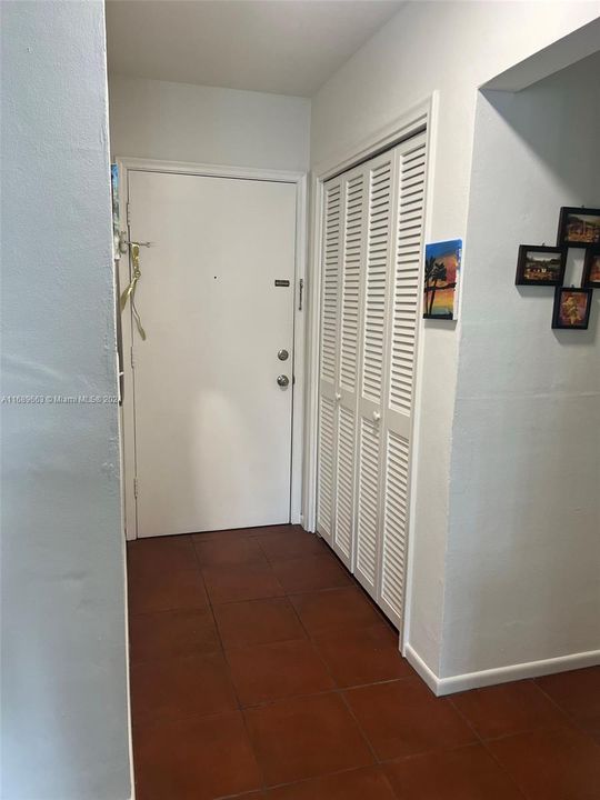 For Rent: $1,650 (1 beds, 1 baths, 650 Square Feet)