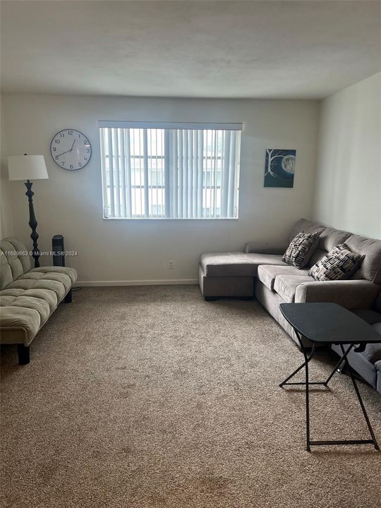 For Rent: $1,650 (1 beds, 1 baths, 650 Square Feet)