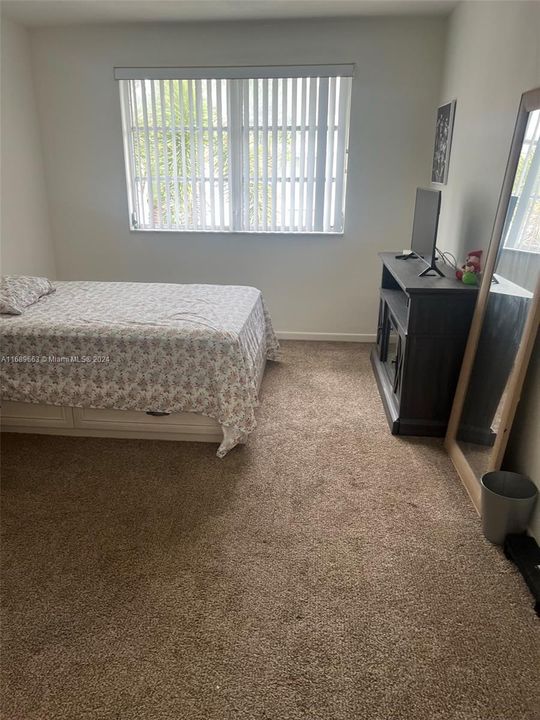 For Rent: $1,650 (1 beds, 1 baths, 650 Square Feet)