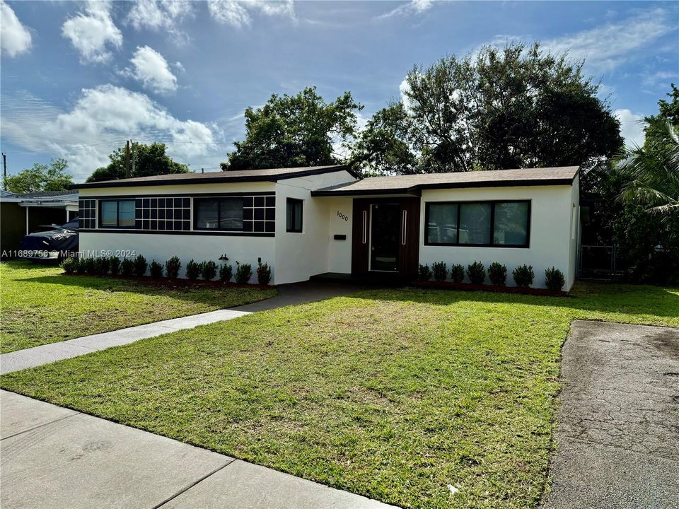 For Sale: $595,000 (3 beds, 2 baths, 1190 Square Feet)