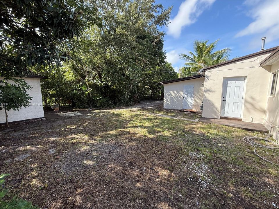 For Sale: $595,000 (3 beds, 2 baths, 1190 Square Feet)