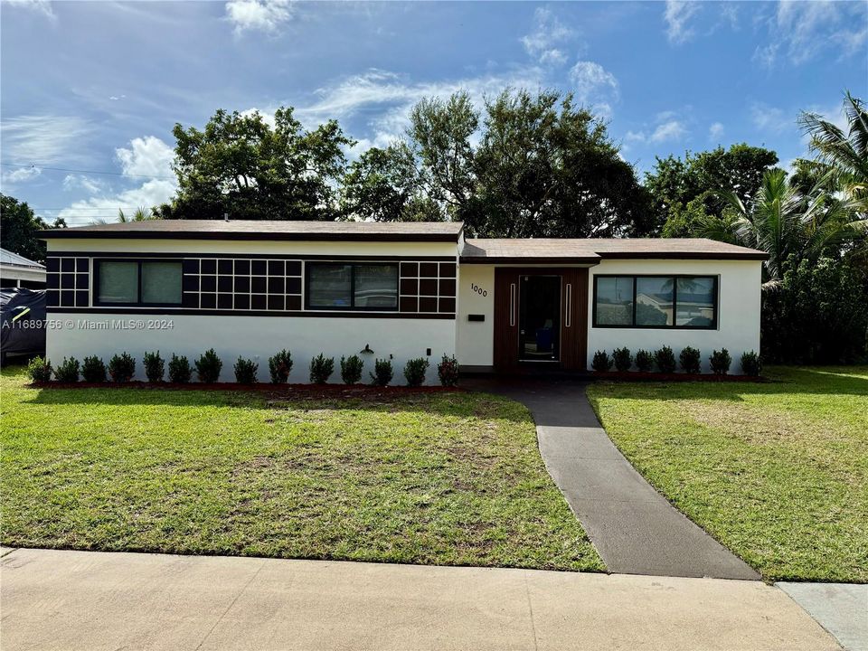 For Sale: $595,000 (3 beds, 2 baths, 1190 Square Feet)