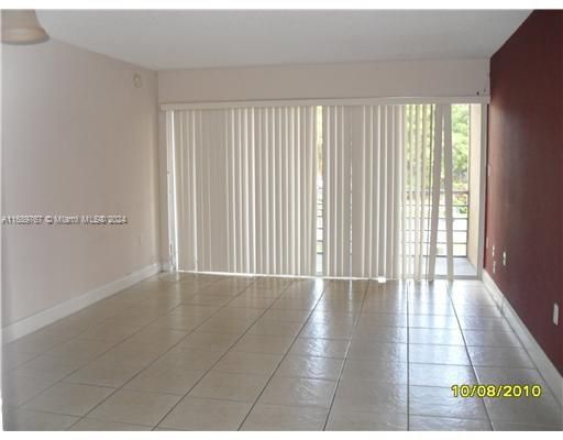 For Sale: $199,000 (2 beds, 2 baths, 944 Square Feet)