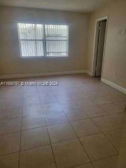 For Sale: $199,000 (2 beds, 2 baths, 944 Square Feet)