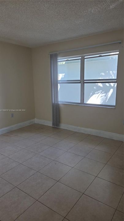 For Sale: $199,000 (2 beds, 2 baths, 944 Square Feet)