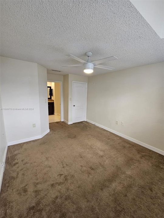 For Rent: $1,800 (1 beds, 1 baths, 850 Square Feet)