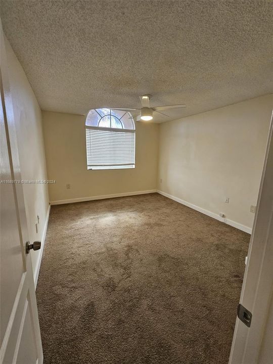 For Rent: $1,800 (1 beds, 1 baths, 850 Square Feet)