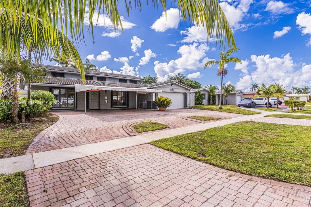 For Sale: $899,000 (3 beds, 2 baths, 3285 Square Feet)