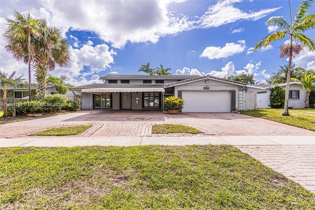 For Sale: $899,000 (3 beds, 2 baths, 3285 Square Feet)