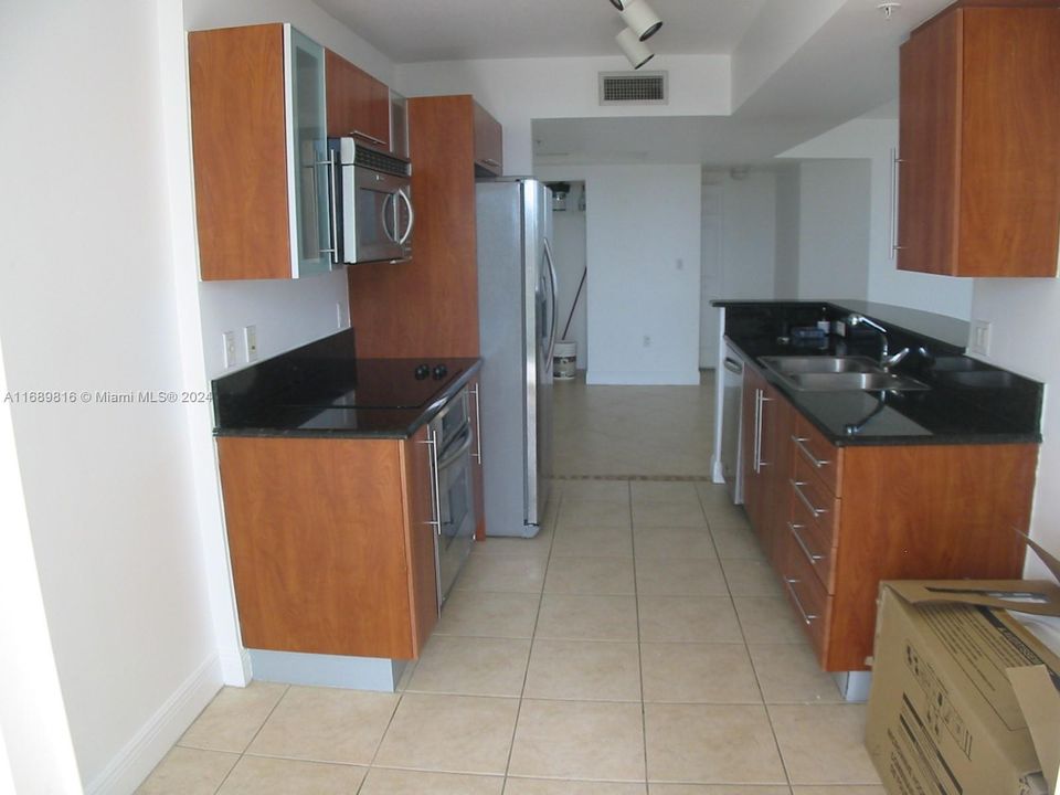 For Rent: $3,300 (2 beds, 2 baths, 1190 Square Feet)